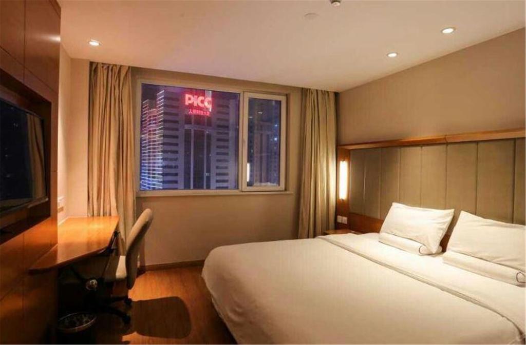Ji Hotel Xianggang Middle Road Qingdao Rum bild