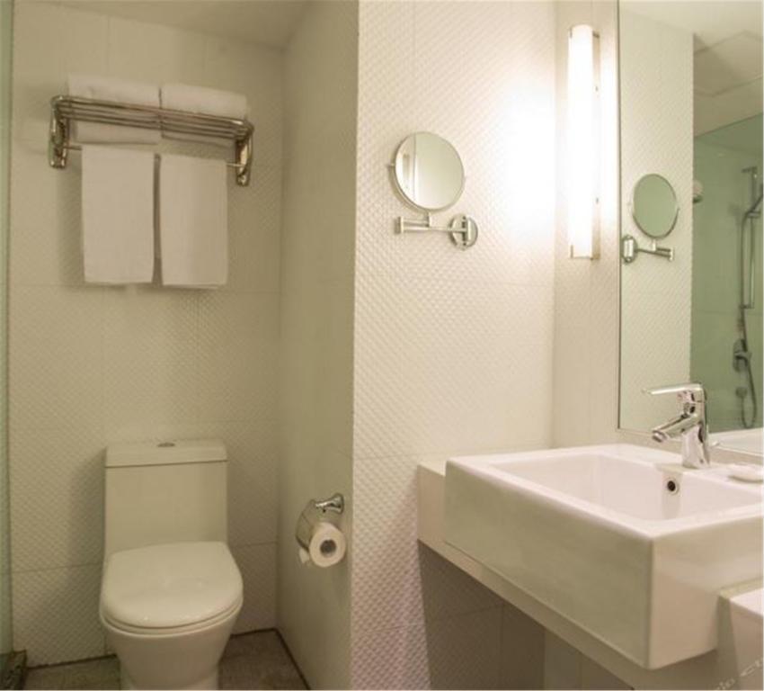 Ji Hotel Xianggang Middle Road Qingdao Exteriör bild
